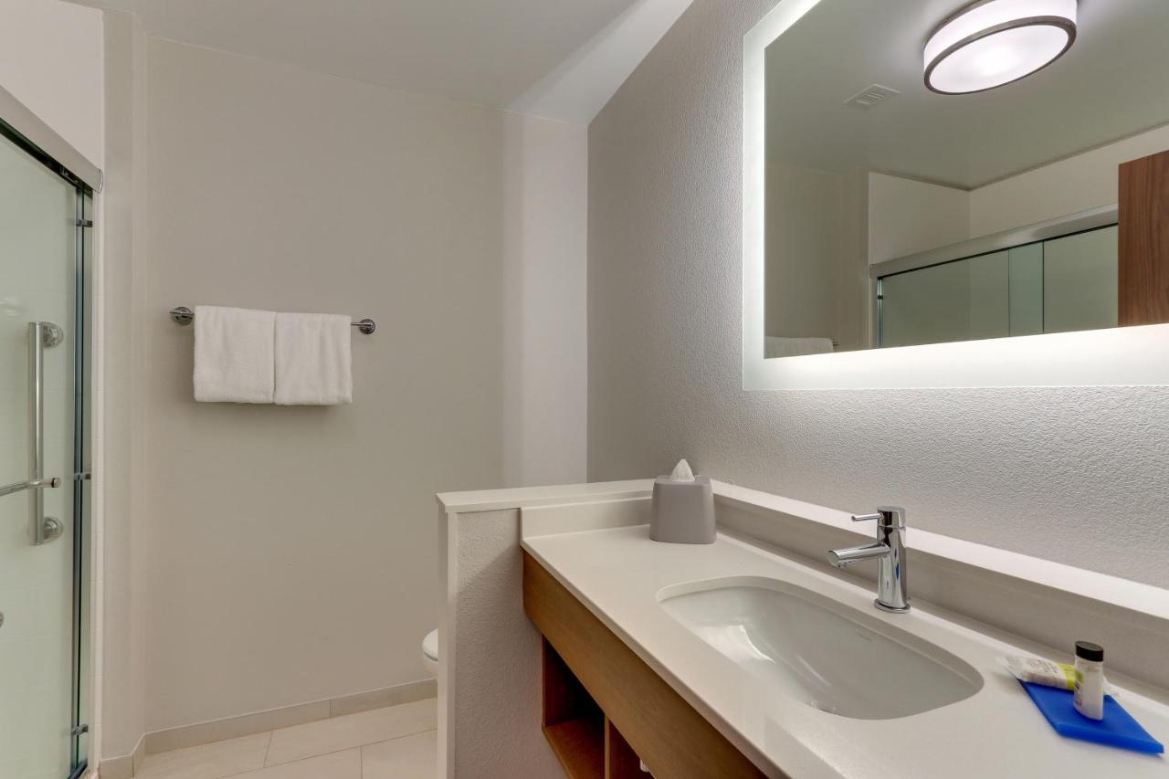 Holiday Inn Express & Suites - Roanoke - Civic Center Esterno foto