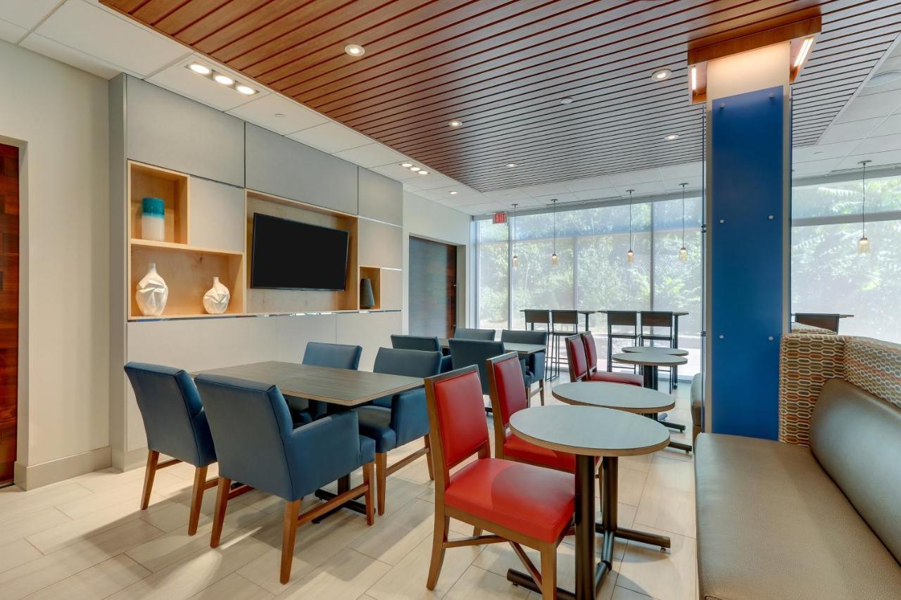 Holiday Inn Express & Suites - Roanoke - Civic Center Esterno foto
