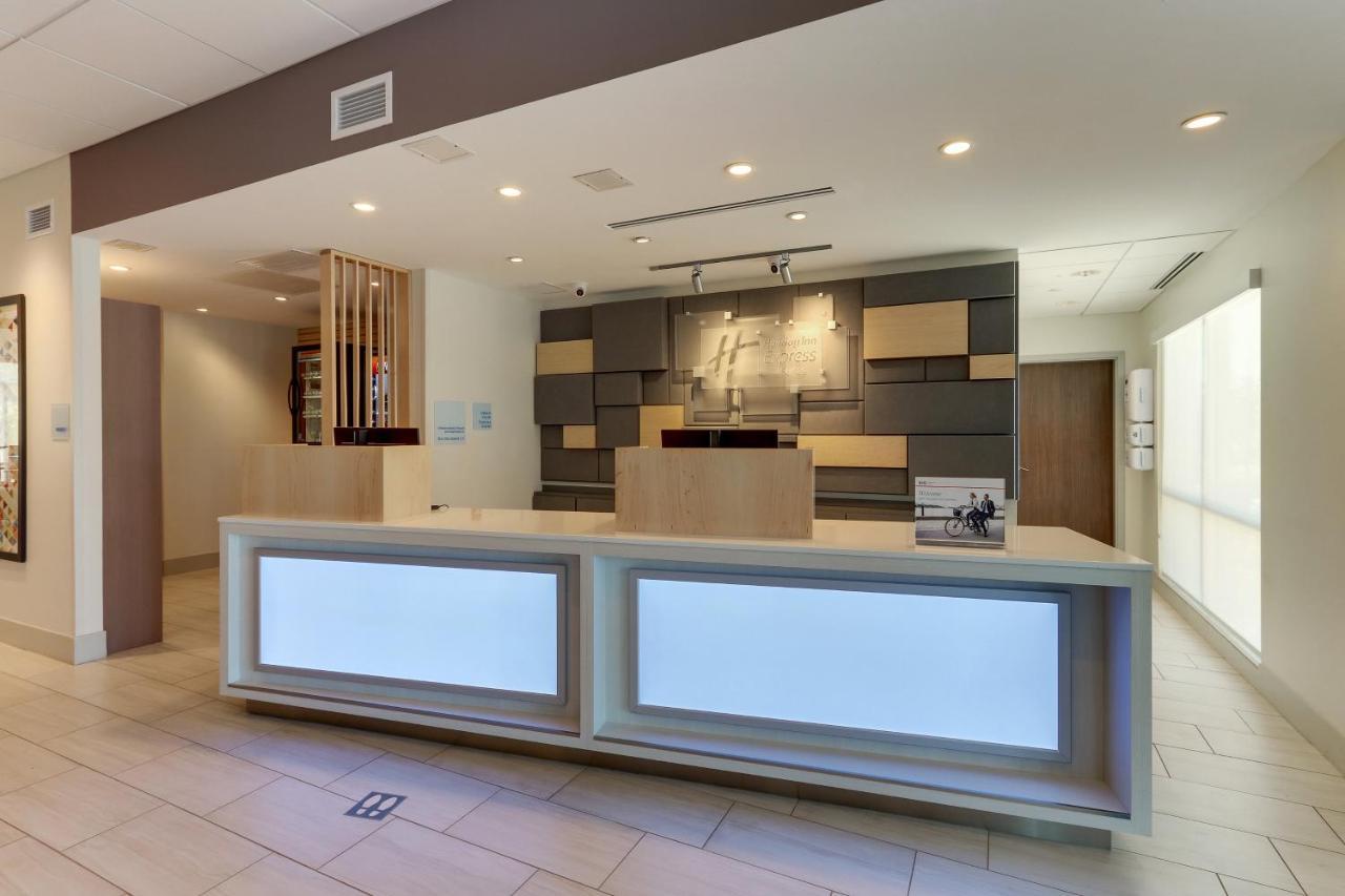 Holiday Inn Express & Suites - Roanoke - Civic Center Esterno foto