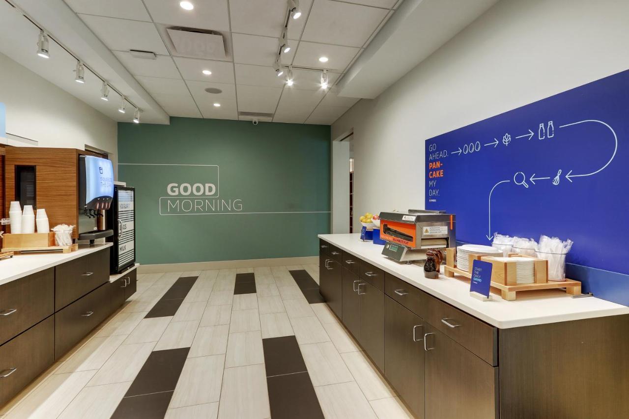 Holiday Inn Express & Suites - Roanoke - Civic Center Esterno foto