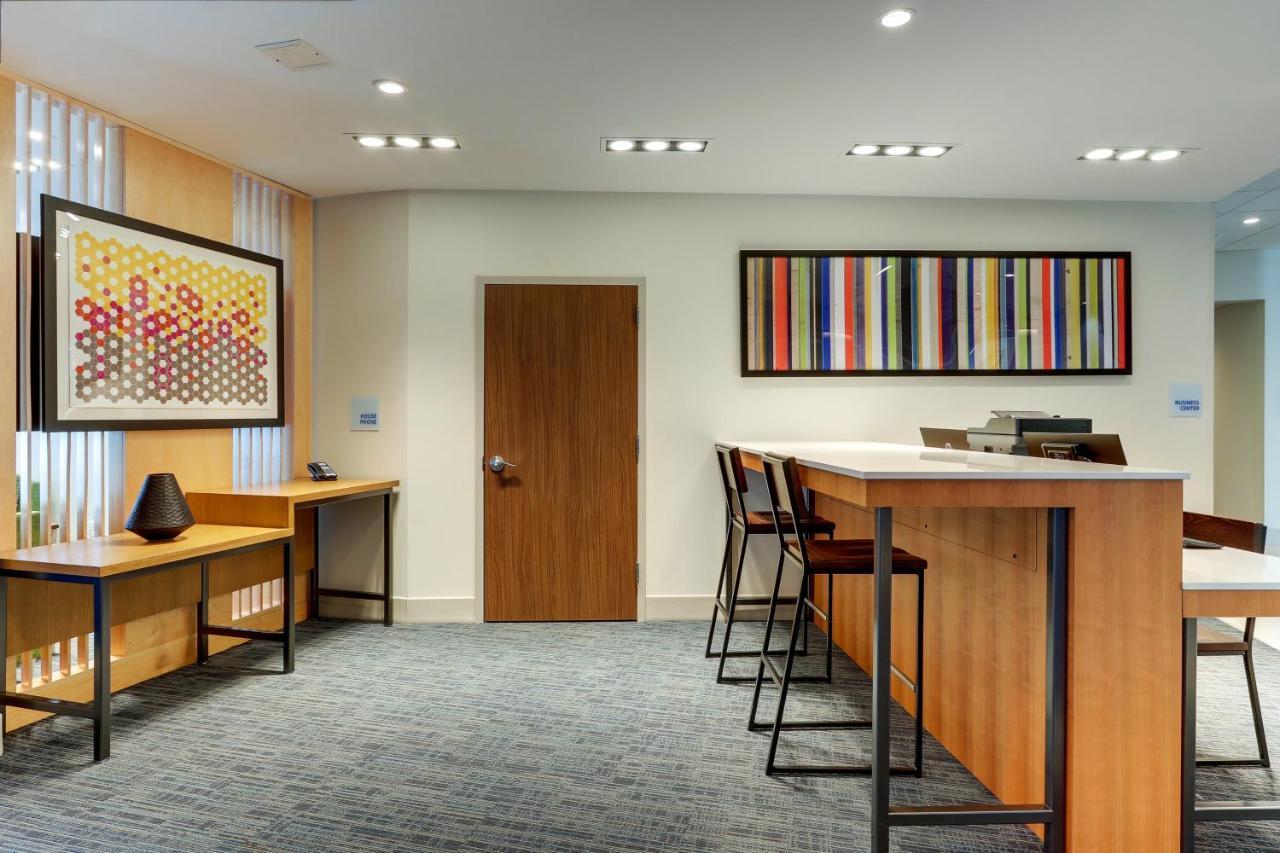 Holiday Inn Express & Suites - Roanoke - Civic Center Esterno foto