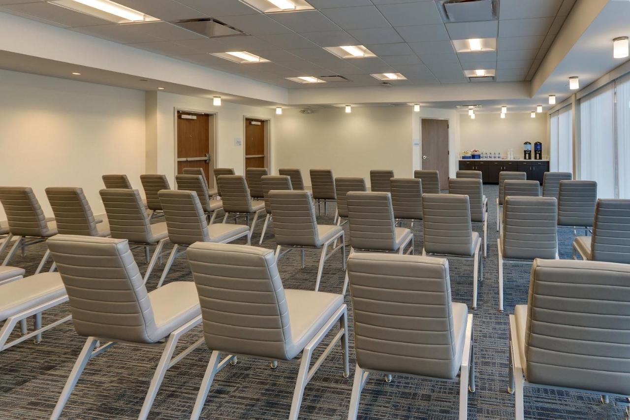 Holiday Inn Express & Suites - Roanoke - Civic Center Esterno foto