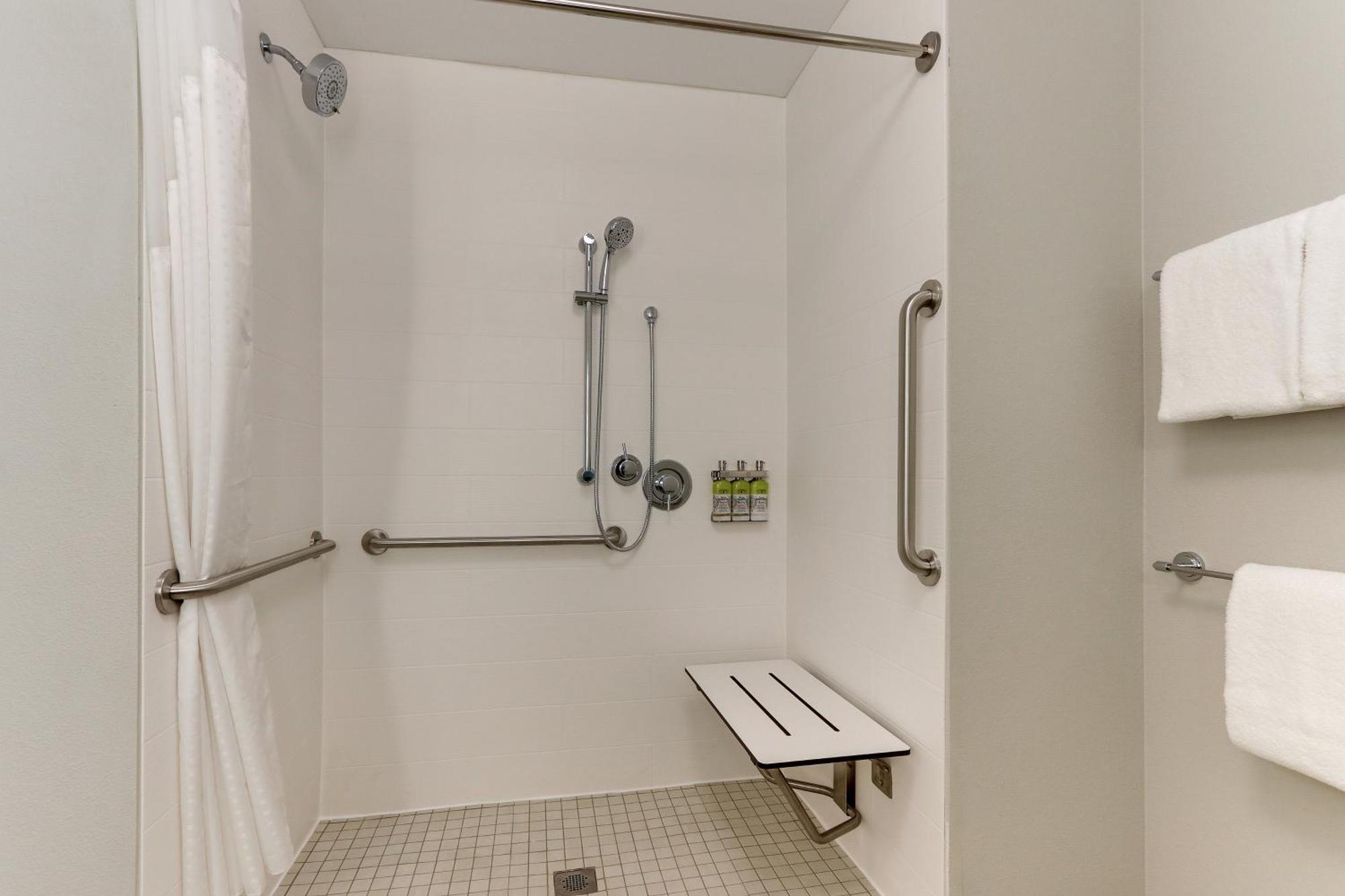 Holiday Inn Express & Suites - Roanoke - Civic Center Esterno foto