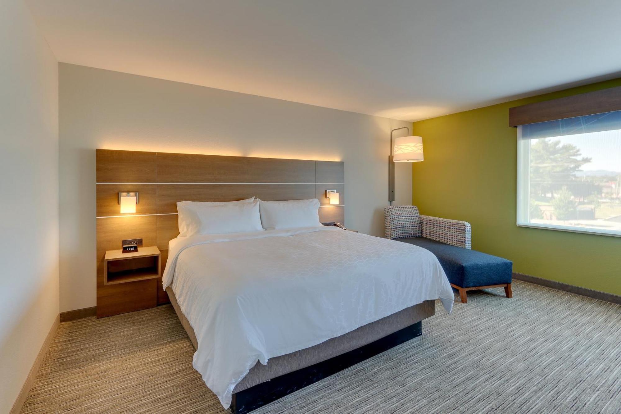 Holiday Inn Express & Suites - Roanoke - Civic Center Esterno foto