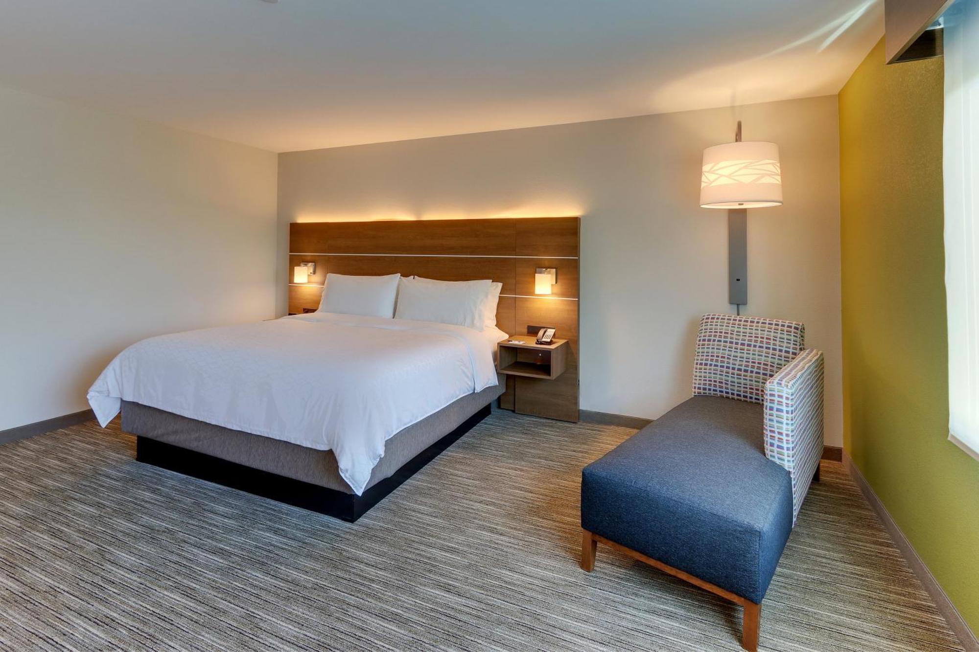 Holiday Inn Express & Suites - Roanoke - Civic Center Esterno foto